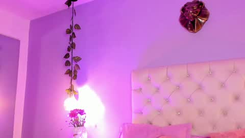 Mia online show from March 2, 2:10 pm