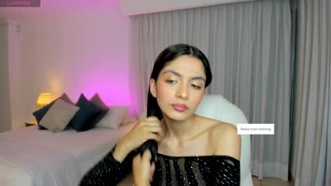 Snapshot of miiaa_evans chatting on December 31, 3:45 am Mia online show from December 31, 3:45 am