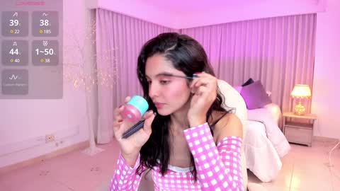 Snapshot of miiaa_evans chatting on January 15, 3:33 am Mia online show from January 15, 3:33 am