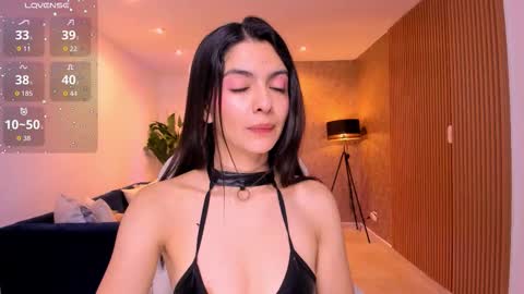 Snapshot of miiaa_evans chatting on October 2, 11:06 am Mia online show from October 2, 11:06 am