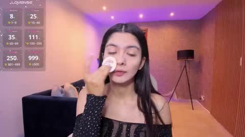 Mia online show from November 4, 11:09 am