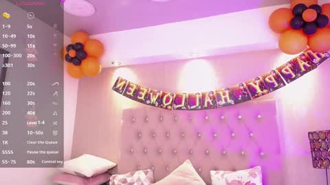 Snapshot of miilu_dancer_ chatting on October 17, 10:07 am Lucii online show from October 17, 10:07 am