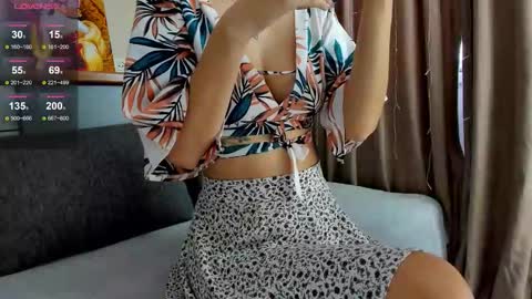 Snapshot of miissblonde chatting on October 1, 3:01 am miissblonde online show from October 1, 3:01 am