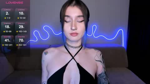 Snapshot of mika_reid chatting on November 13, 12:15 pm Mika online show from November 13, 12:15 pm