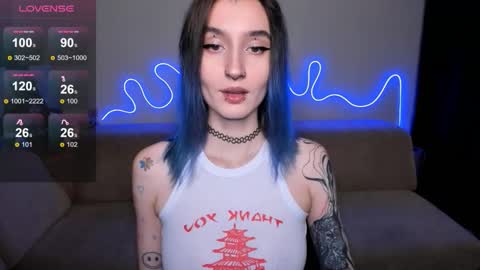 Snapshot of mika_reid chatting on November 28, 1:58 pm Mika online show from November 28, 1:58 pm