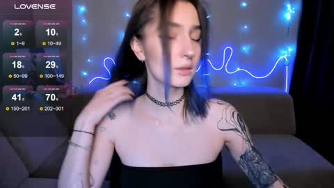 Snapshot of mika_reid chatting on December 17, 12:33 pm Mika online show from December 17, 12:33 pm