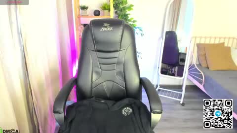 Mika online show from April 18, 8:07 am