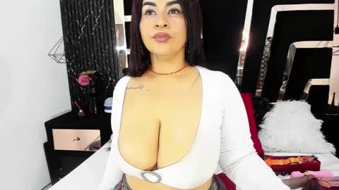 Snapshot of mikaela_lust chatting on February 13, 8:34 pm Mikaela Lust online show from February 13, 8:34 pm