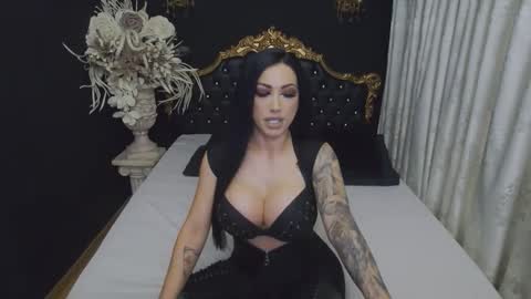 Snapshot of mikaelajensen chatting on November 11, 4:45 am Mikaela online show from November 11, 4:45 am