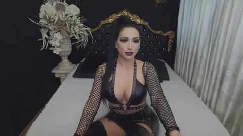 Snapshot of mikaelajensen chatting on November 15, 8:22 am Mikaela online show from November 15, 8:22 am