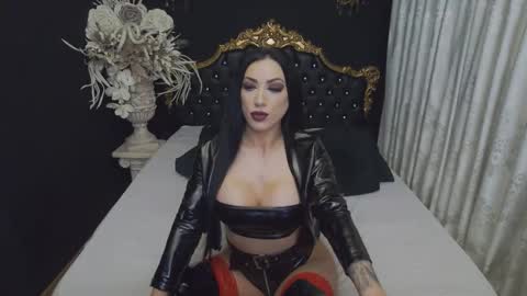 Snapshot of mikaelajensen chatting on November 26, 5:19 am Mikaela online show from November 26, 5:19 am