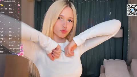 Angel girl online show from April 7, 8:42 pm