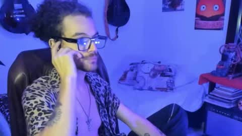mikaelrizzzo online show from October 7, 1:25 am
