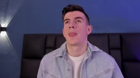 Snapshot of mikaelslow chatting on November 20, 4:23 am mikael online show from November 20, 4:23 am