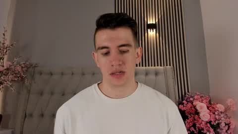 Snapshot of mikaelslow chatting on December 1, 7:41 pm mikael online show from December 1, 7:41 pm