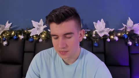 Snapshot of mikaelslow chatting on December 4, 4:33 am mikael online show from December 4, 4:33 am