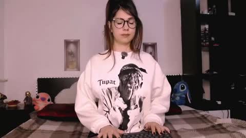 mikaylaraven online show from April 14, 4:29 am