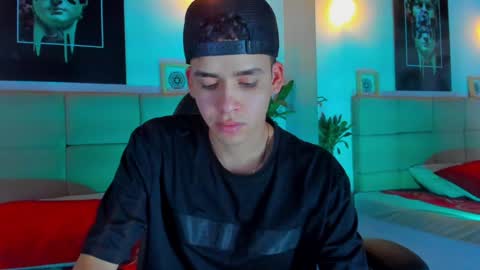 Snapshot of mike_0233 chatting on December 3, 4:03 am Mike 0233 online show from December 3, 4:03 am