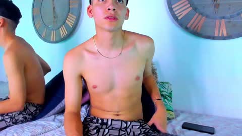 Snapshot of mike_0233 chatting on December 6, 9:54 am Mike 0233 online show from December 6, 9:54 am