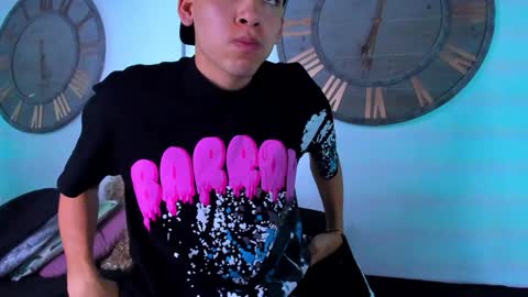 Snapshot of mike_0233 chatting on December 7, 7:05 am Mike 0233 online show from December 7, 7:05 am