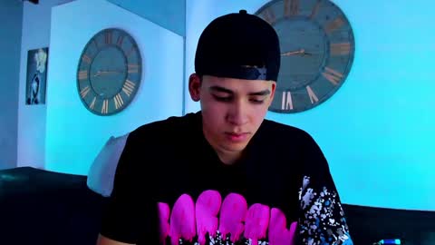 Snapshot of mike_0233 chatting on December 12, 3:43 am Mike 0233 online show from December 12, 3:43 am