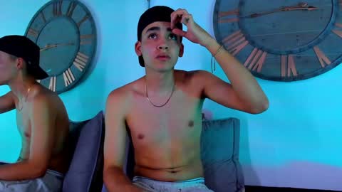 Snapshot of mike_0233 chatting on December 12, 6:47 am Mike 0233 online show from December 12, 6:47 am