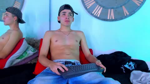 Snapshot of mike_0233 chatting on December 15, 7:13 am Mike 0233 online show from December 15, 7:13 am