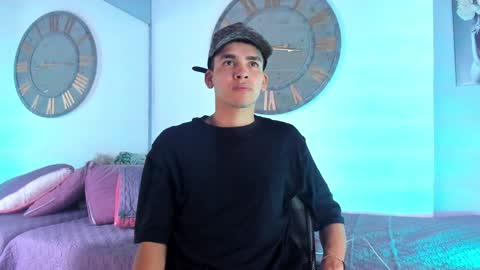 Snapshot of mike_0233 chatting on December 17, 3:39 am Mike 0233 online show from December 17, 3:39 am