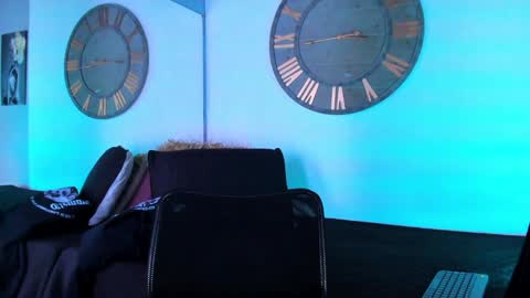 Snapshot of mike_0233 chatting on December 18, 4:09 am Mike 0233 online show from December 18, 4:09 am