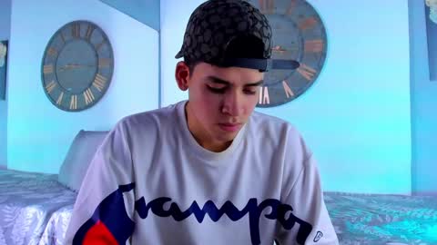 Snapshot of mike_0233 chatting on December 20, 3:58 am Mike 0233 online show from December 20, 3:58 am