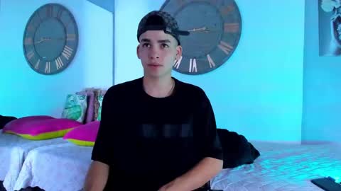 Snapshot of mike_0233 chatting on December 21, 4:41 am Mike 0233 online show from December 21, 4:41 am