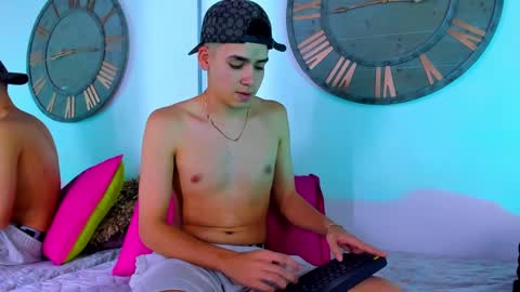 Snapshot of mike_0233 chatting on December 21, 7:45 am Mike 0233 online show from December 21, 7:45 am