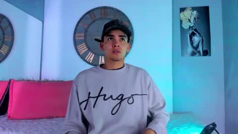 Snapshot of mike_0233 chatting on December 28, 3:37 am Mike 0233 online show from December 28, 3:37 am