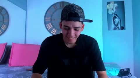 Snapshot of mike_0233 chatting on December 31, 4:06 am Mike 0233 online show from December 31, 4:06 am