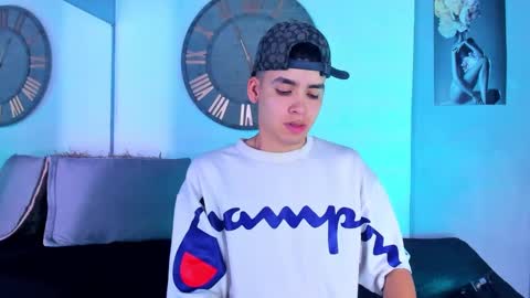 Snapshot of mike_0233 chatting on January 3, 4:00 am Mike 0233 online show from January 3, 4:00 am