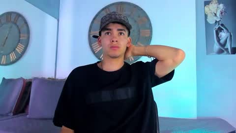 Snapshot of mike_0233 chatting on January 4, 3:40 am Mike 0233 online show from January 4, 3:40 am