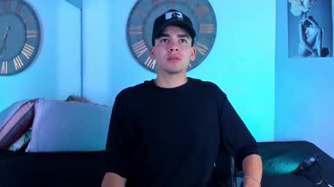 Snapshot of mike_0233 chatting on January 5, 4:47 am Mike 0233 online show from January 5, 4:47 am