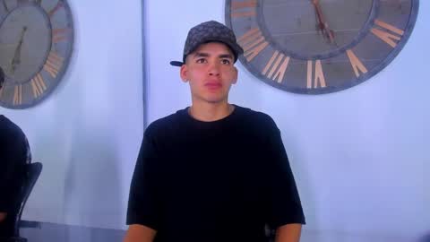 Snapshot of mike_0233 chatting on January 11, 8:22 am Mike 0233 online show from January 11, 8:22 am