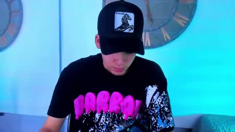 Snapshot of mike_0233 chatting on January 12, 4:52 am Mike 0233 online show from January 12, 4:52 am