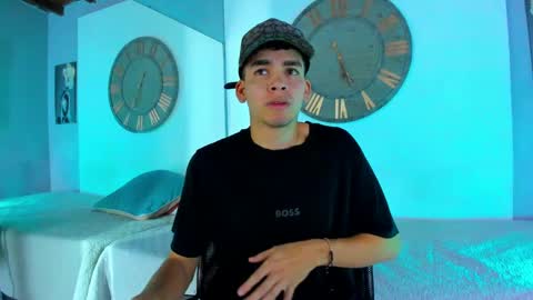 Snapshot of mike_0233 chatting on January 19, 4:33 am Mike 0233 online show from January 19, 4:33 am