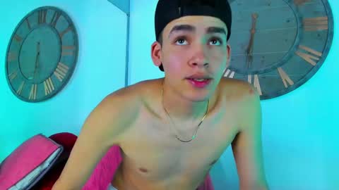 Snapshot of mike_0233 chatting on January 21, 7:37 am Mike 0233 online show from January 21, 7:37 am