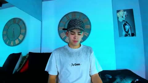 Snapshot of mike_0233 chatting on January 22, 3:52 am Mike 0233 online show from January 22, 3:52 am