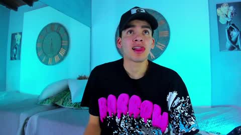 Snapshot of mike_0233 chatting on January 23, 4:19 am Mike 0233 online show from January 23, 4:19 am