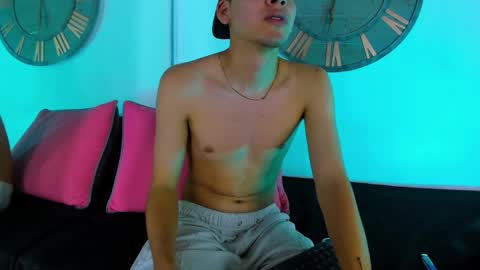 Snapshot of mike_0233 chatting on January 24, 9:39 am Mike 0233 online show from January 24, 9:39 am