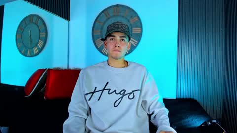 Snapshot of mike_0233 chatting on February 1, 3:52 am Mike 0233 online show from February 1, 3:52 am