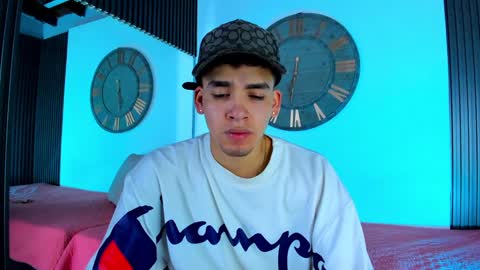 Snapshot of mike_0233 chatting on February 2, 3:43 am Mike 0233 online show from February 2, 3:43 am