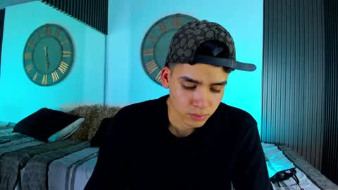 Snapshot of mike_0233 chatting on February 4, 3:54 am Mike 0233 online show from February 4, 3:54 am