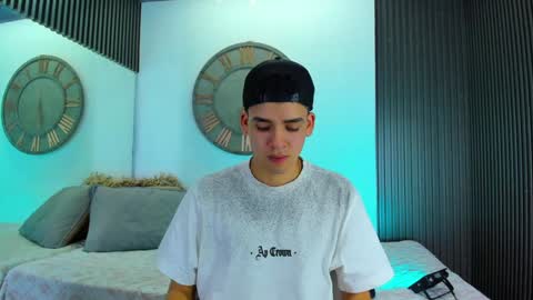 Snapshot of mike_0233 chatting on February 5, 4:06 am Mike 0233 online show from February 5, 4:06 am