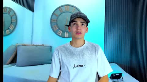 Snapshot of mike_0233 chatting on February 6, 3:59 am Mike 0233 online show from February 6, 3:59 am