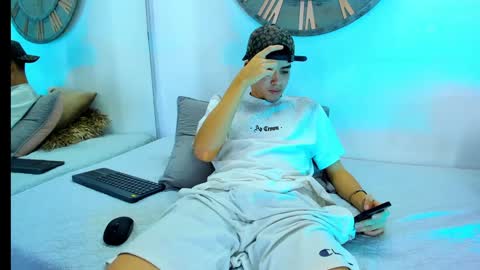 Snapshot of mike_0233 chatting on February 6, 7:02 am Mike 0233 online show from February 6, 7:02 am